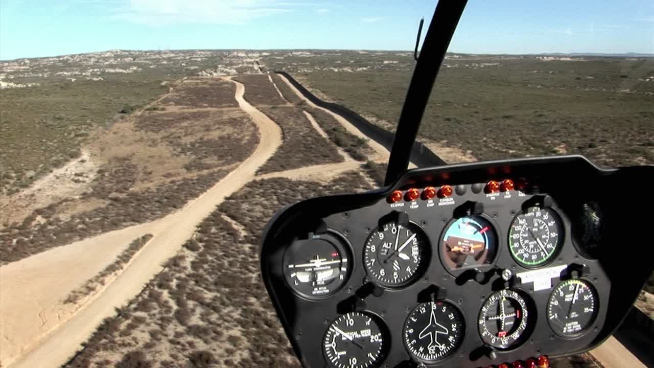 조종사는 미국 하숙인을 따라 비행