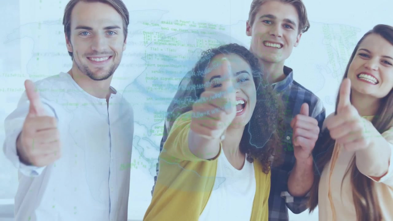 Grupo diverso de jóvenes profesionales dando el visto bueno en una oficina moderna