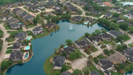 Aerial-view-of-affluent-homes-in-Houston,-Texas