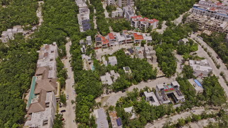 Tulum-México-Aéreo-V3-Drone-Sobrevuelo-Barrio-Residencial-De-Lujo-Que-Captura-Nuevos-Desarrollos-Inmobiliarios-Rodeados-Por-El-Exuberante-Paisaje-De-La-Jungla-Maya---Filmado-Con-Mavic-3-Pro-Cine---Julio-De-2023