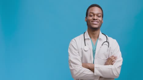 retrato de un médico sonriente
