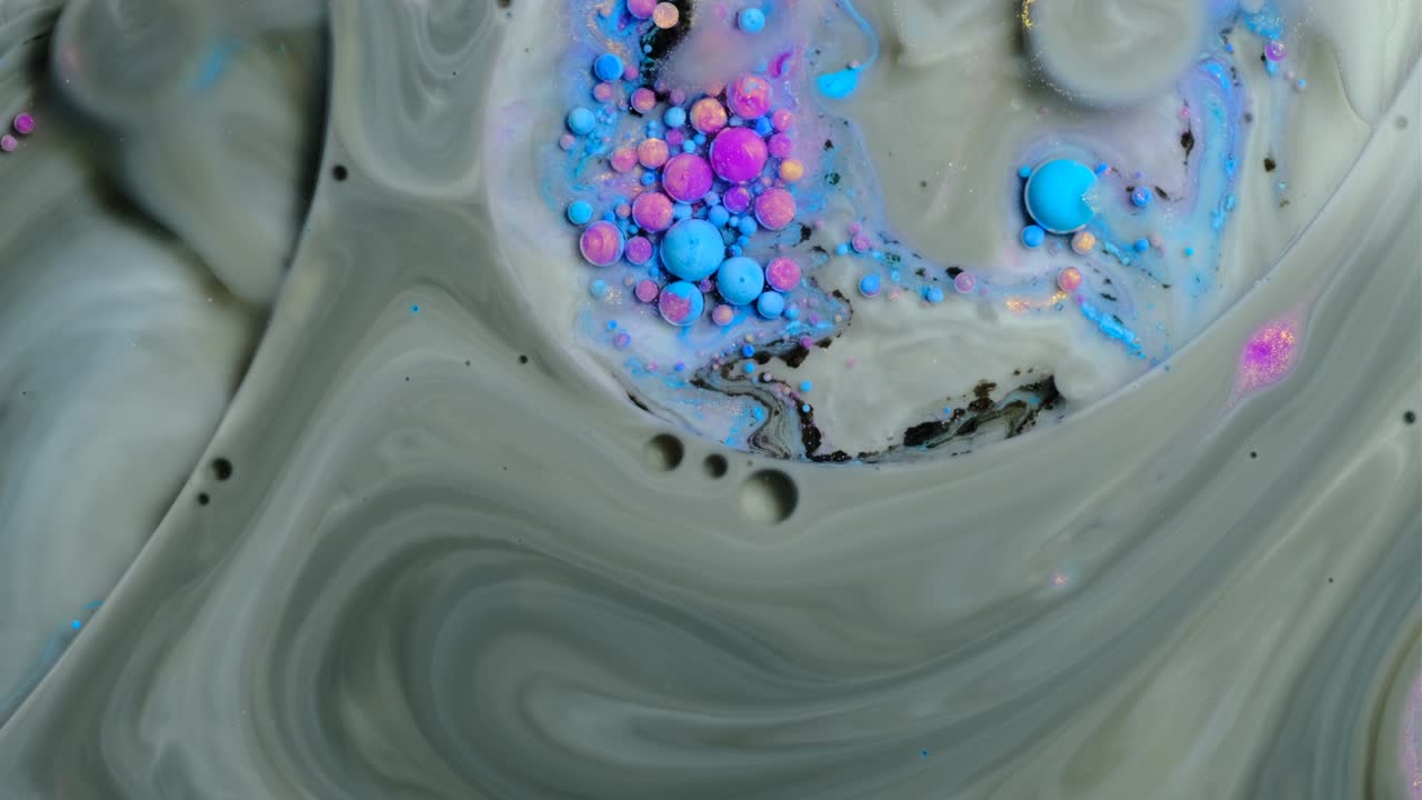 다채로운 페인트와 거품 추상적인 배경 4k 비디오