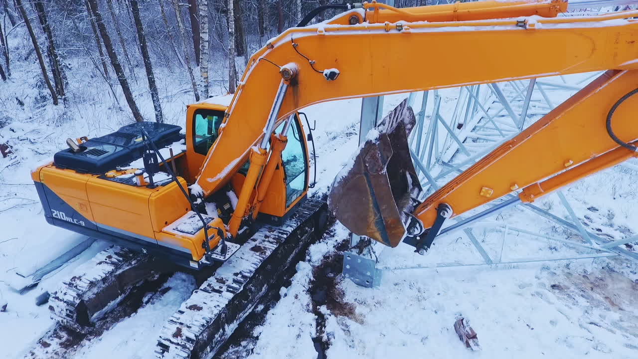 máquinas de minería. instalación eléctrica. excavadora de orugas