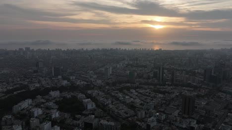 Lapso-De-Tiempo-De-La-Impresionante-Nube-Infinita-Que-Se-Mueve-Sobre-La-Ciudad-De-Lima,-Perú