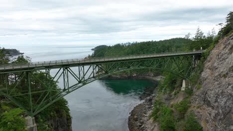 Weitwinkelaufnahme-Der-Deception-Pass-Bridge-Auf-Whidbey-Island