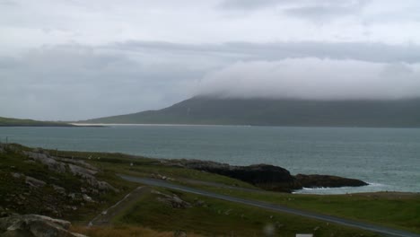 Una-Toma-Del-Paisaje-Y-El-Mar-En-La-Isla-De-Harris,-Parte-De-Las-Islas-Hébridas-Exteriores-De-Escocia