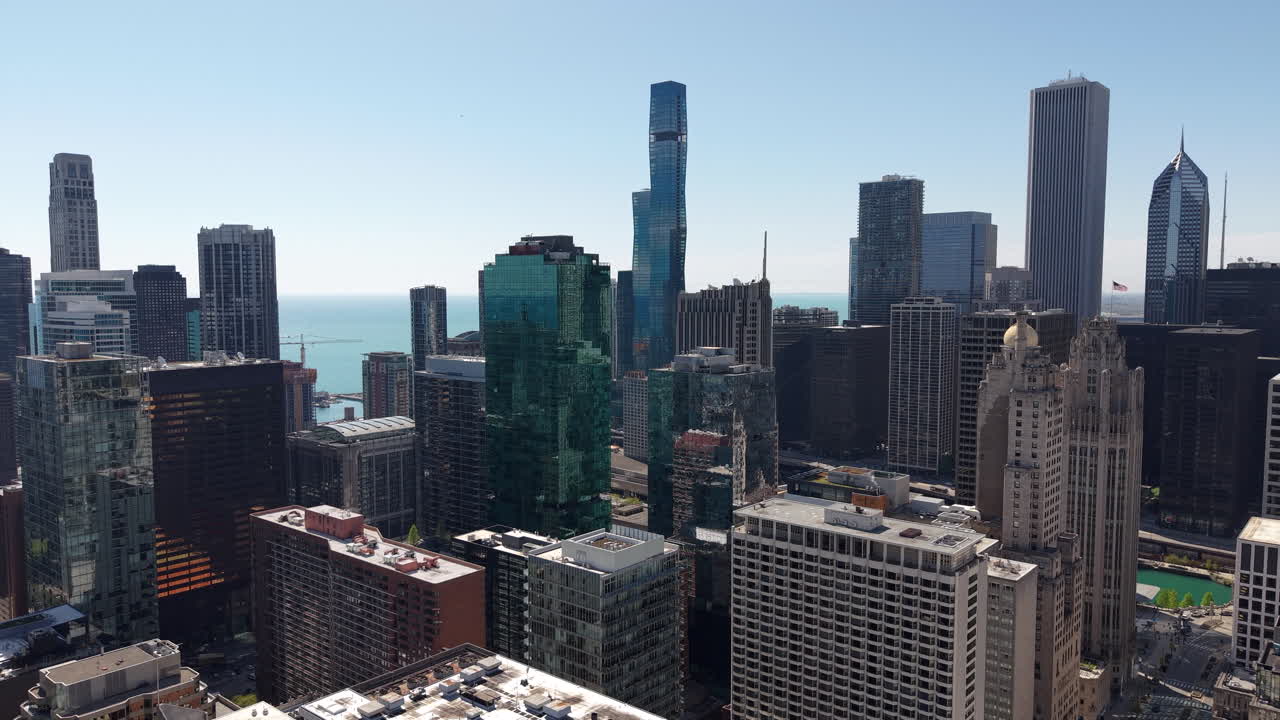Skyline do centro de Chicago, imagem de drone de arranha-céus e torres.