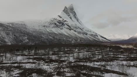 Winter-Scene-At-Otertinden-Mountain,-Signaldalen,-Signal-Valley,-Norway---aerial-drone-shot