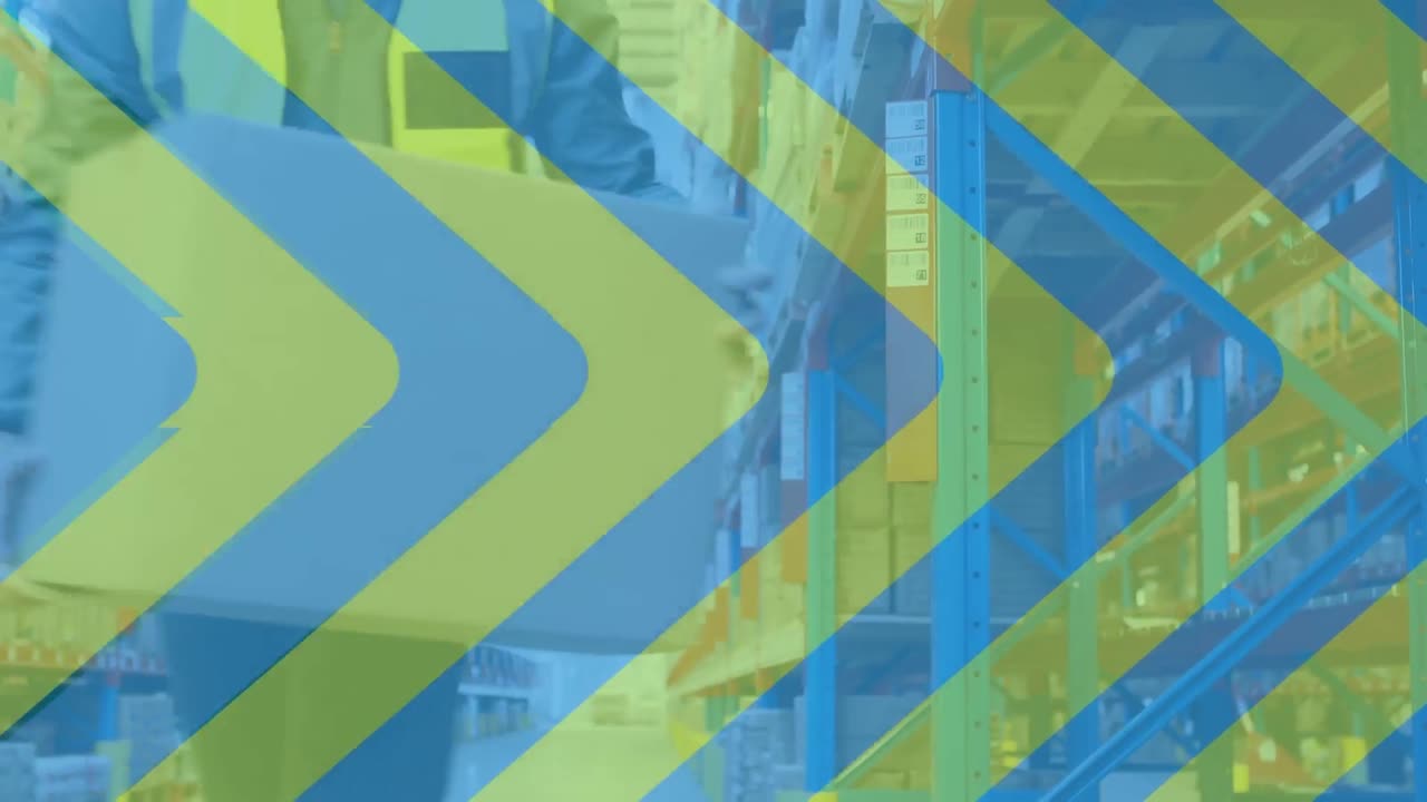 animación de chevron amarillo y azul sobre un trabajador de almacén caucásico
