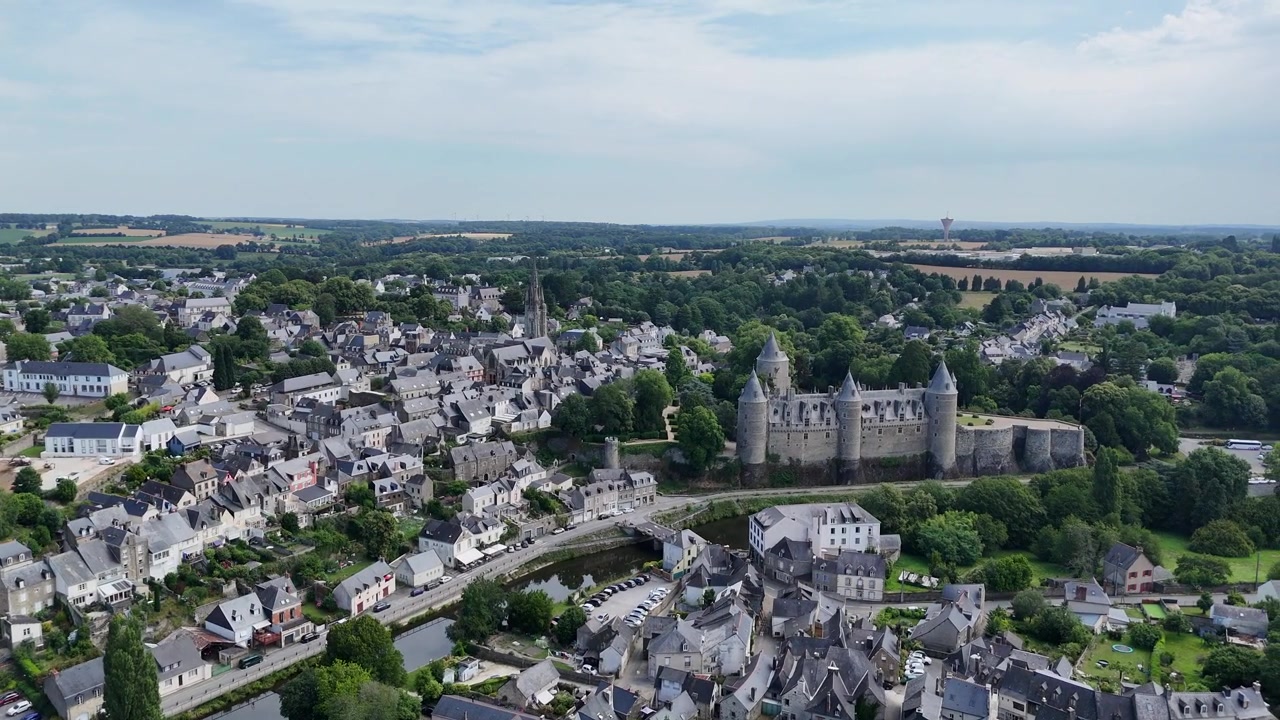Pemandangan udara panning, Josselin Brittany Prancis