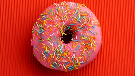 el donut glazado de primer plano.