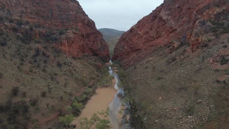 sandstone formation of simpsons gap in west macdonnell ranges