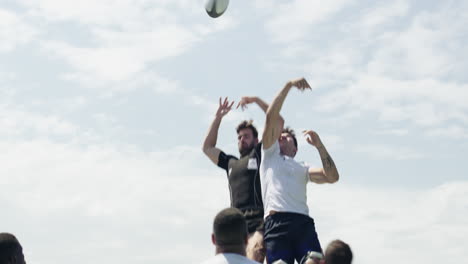 el rugby es un juego de compromiso y trabajo en equipo.