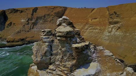 la cátedral rock formation in peru