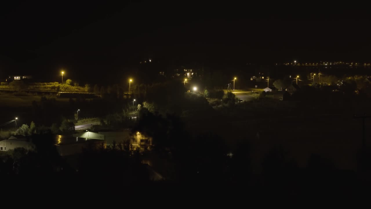 밤에 작은 노르웨이 마을