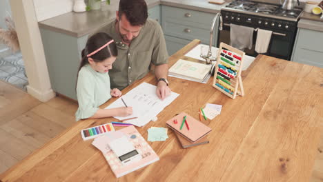 Niño,-Padre-Y-Ayuda-Con-La-Tarea-De-Matemáticas