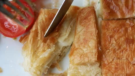 un primer plano de una deliciosa pastelería de queso