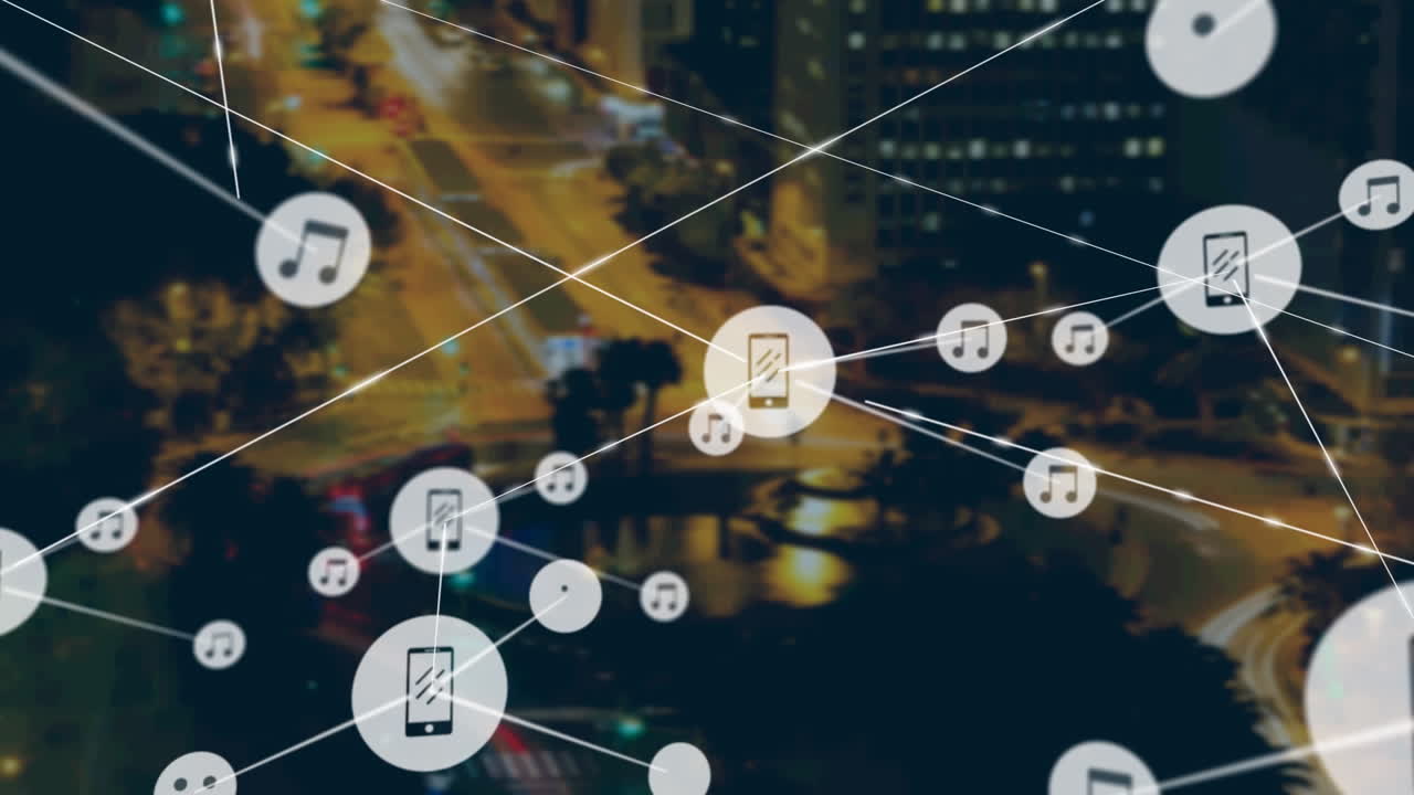 Rete di icone digitali su sfondo di vista aerea del traffico notturno in città