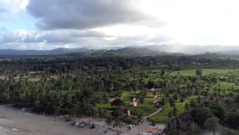 Adelante-Aéreo-Sobre-La-Playa-De-La-Bahía-De-Esmaralda