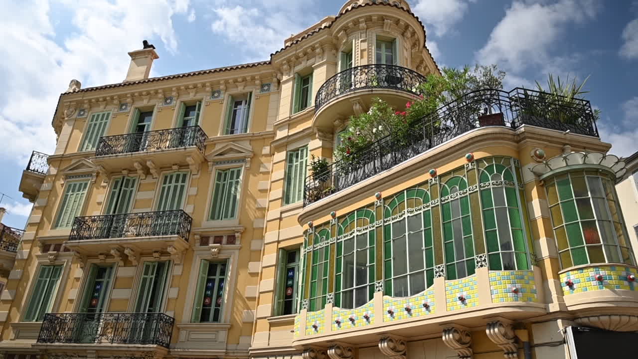 Preciosa casa de estilo Art Nouveau en el casco antiguo de Le Suquet en Cannes, Francia