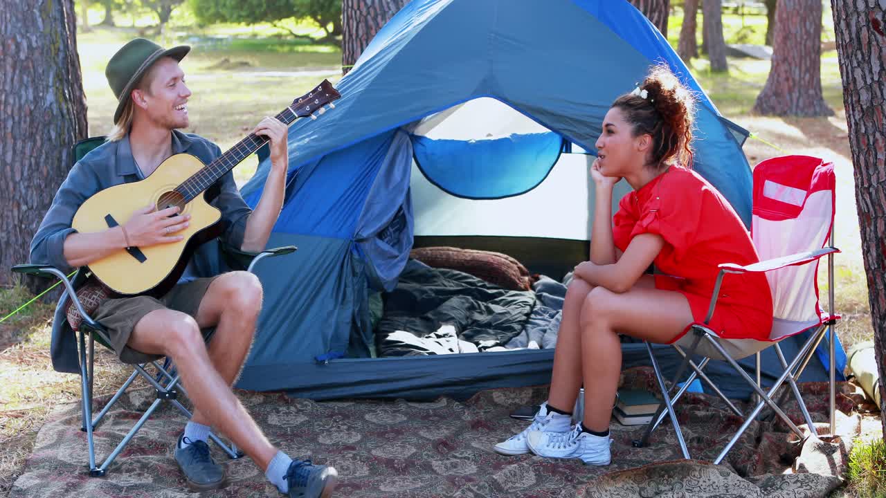 노래를 부르는 남자 4k