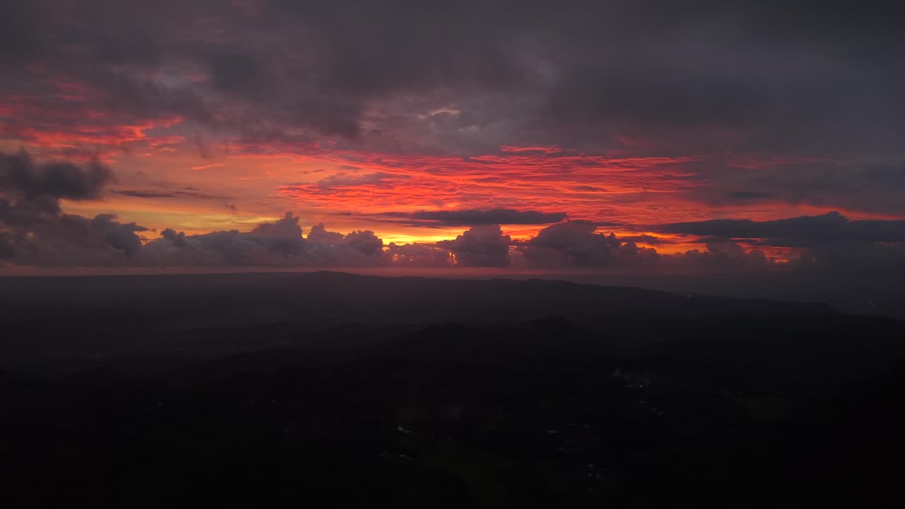 the beauty of nature, seeing the sky at sunset is a beautiful orange