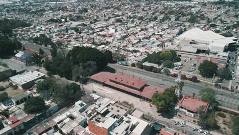 Rotationsansicht-Des-Alten-Bahnhofs-Von-Querétaro