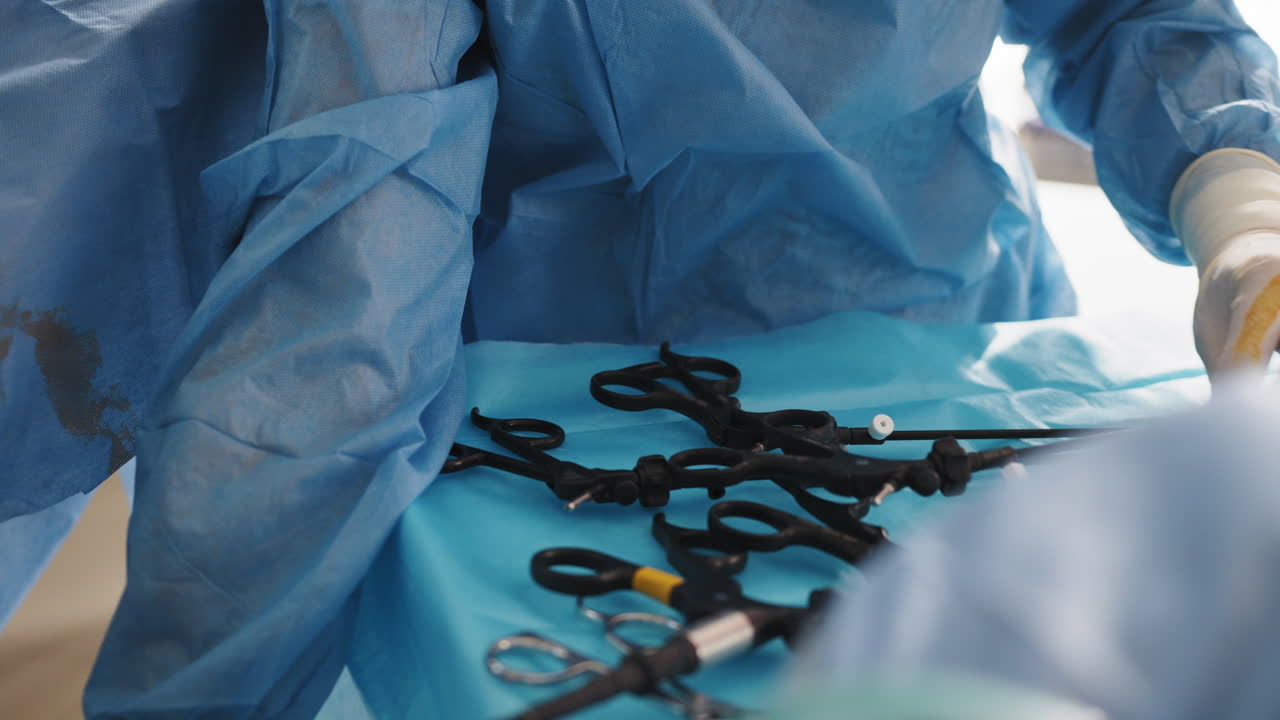 instrumentos quirúrgicos en quirófano