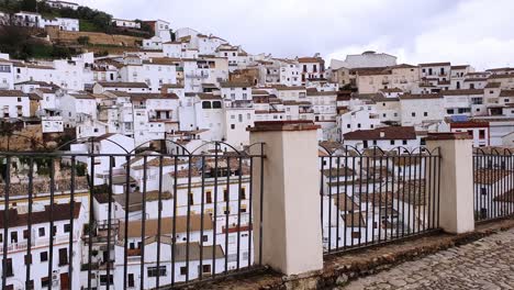 El-Hermoso-Pueblo-De-Setenil-De-Las-Bodegas,-Provincia-De-Cádiz,-Andalucía,-España