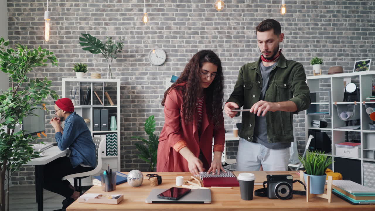 Team Collaboration in Modern Office