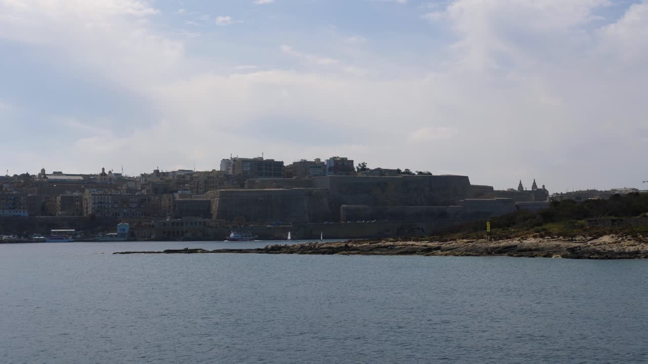 vista de la valletta malta desde la bahía