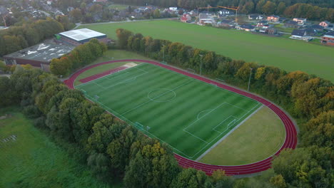 Campo-De-Deportes-En-La-Zona-Rural-De-Soegel-En-Baja-Sajonia,-Alemania