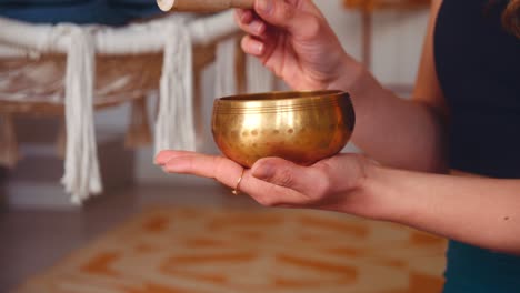 Woman-hands-and-tibetan-singing-bowl