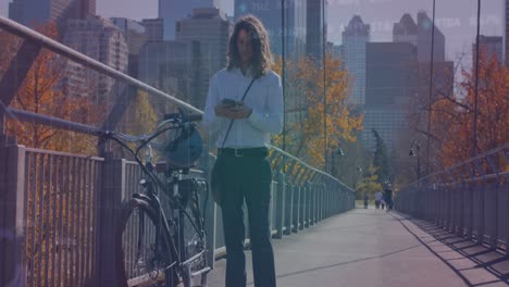 animación de la interfaz infográfica, hombre de negocios caucásico con cabello largo usando teléfono celular en el puente