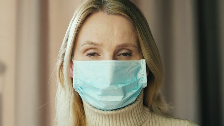 porträt einer traurigen frau im verband in quarantäne 1