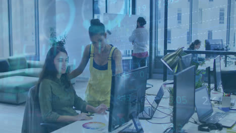 animación de estadística, procesamiento de datos del mercado de valores sobre dos mujeres diversas discutiendo en la oficina