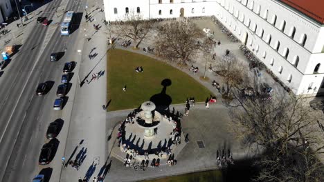 parada de la universidad de munich en el centro de la ciudad