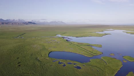 Luftaufnahmen-Des-Flussdeltas-Und-Der-Seen-Im-Sonnigen-Sommer-Auf-Der-Halbinsel-Snaefellsness,-Island