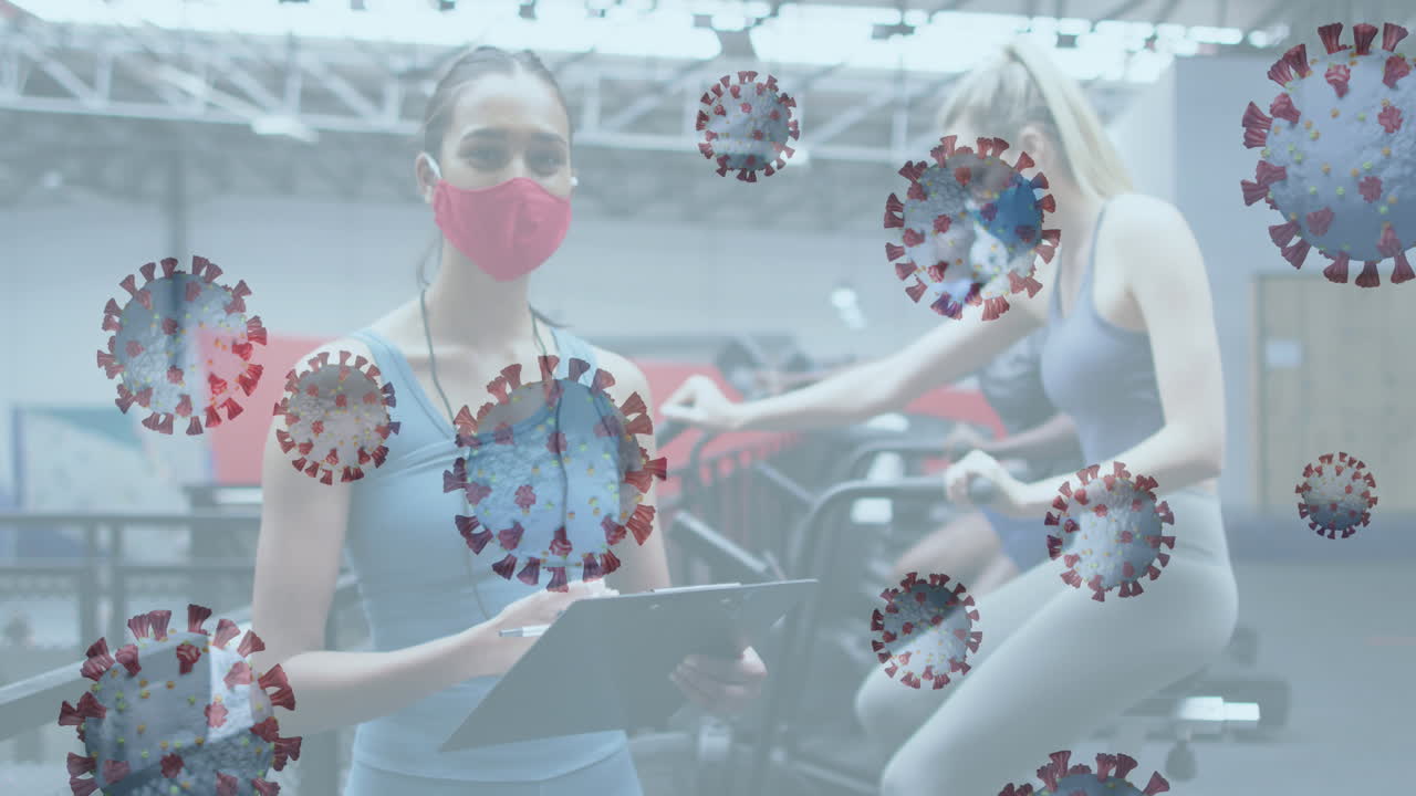 코로나19 세포가 표면 마스크를 착용한 백인 여성들 위에 떠다니는 애니메이션