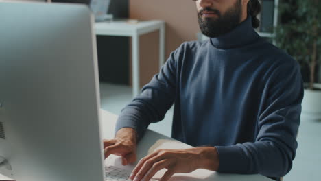 gerente de oriente medio en el trabajo