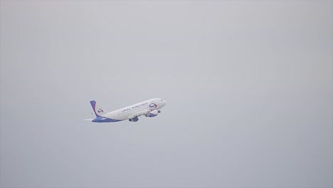 el despegue del avión