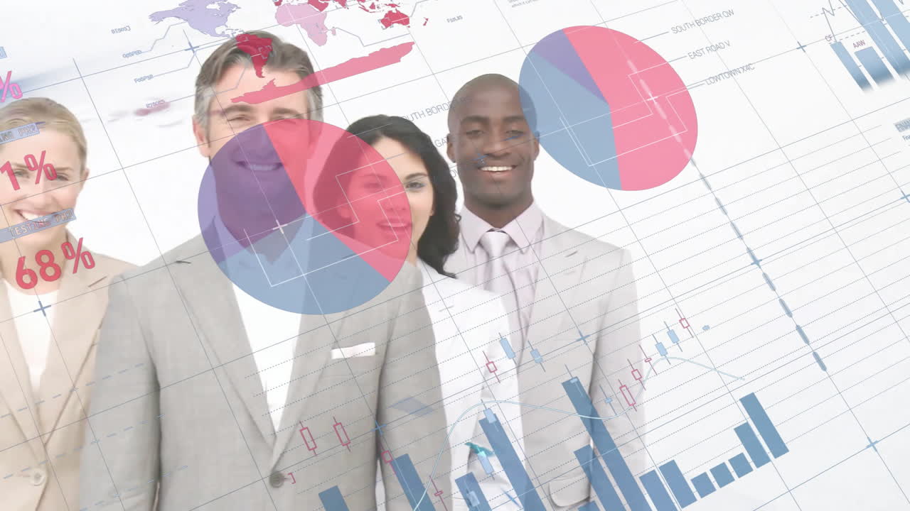 Animation du traitement des données financières sur divers hommes d'affaires au bureau