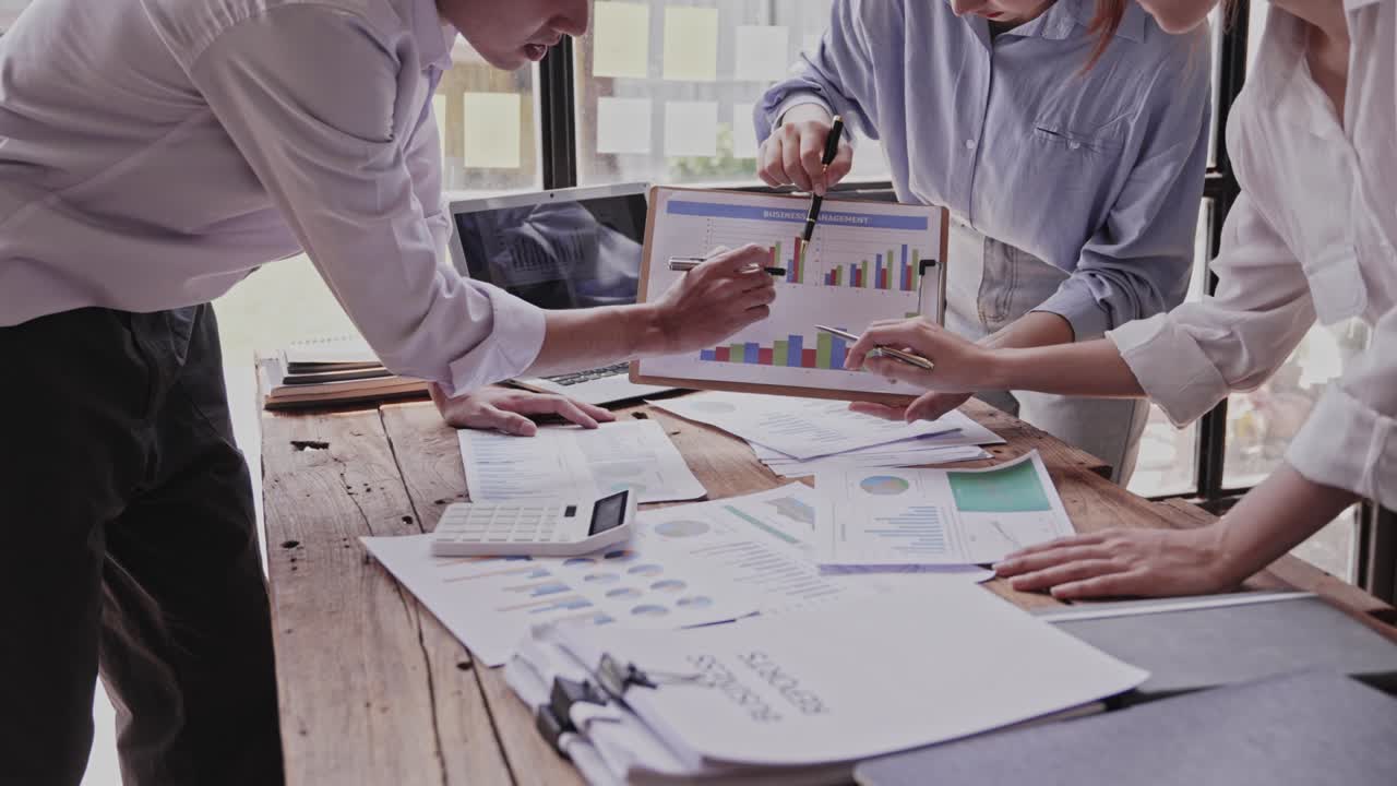 창의적인 젊은이 비즈니스 브레인 스토밍 회의 비즈니스 계획 디자인 아이디어