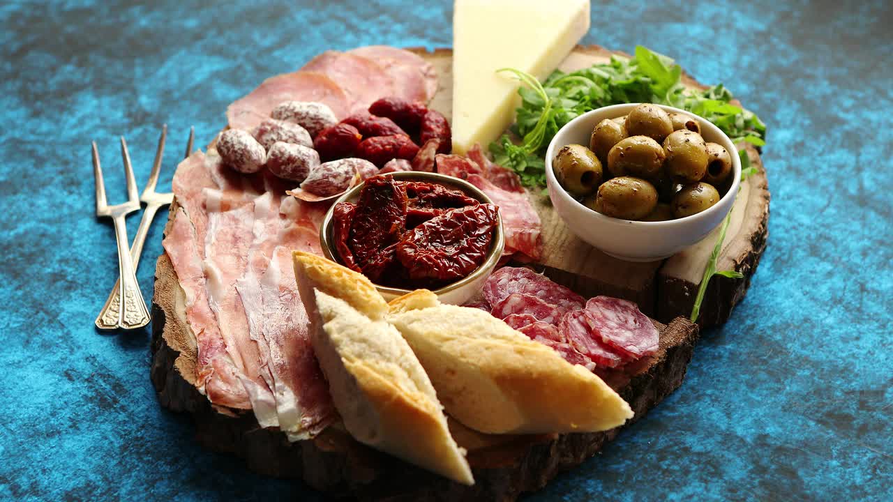 deliciosa mezcla de diferentes bocadillos y aperitivos