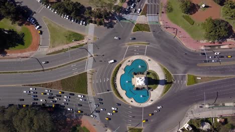 Aerial-hovering-view-of-traffic-on-Libertador-Avenue,-Buenos-Aires