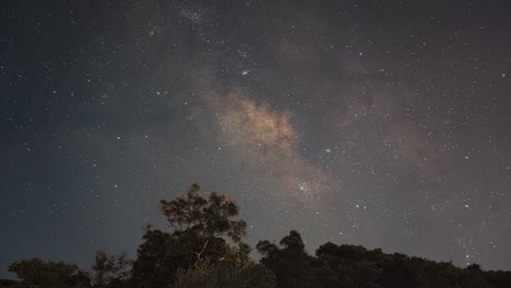 Hermoso-Lapso-De-Estrella-Navegando-Sobre-Ma-En-Shan-Hong-Kong,-Las-Luces-Del-Avión-Pasan-A-Chorro