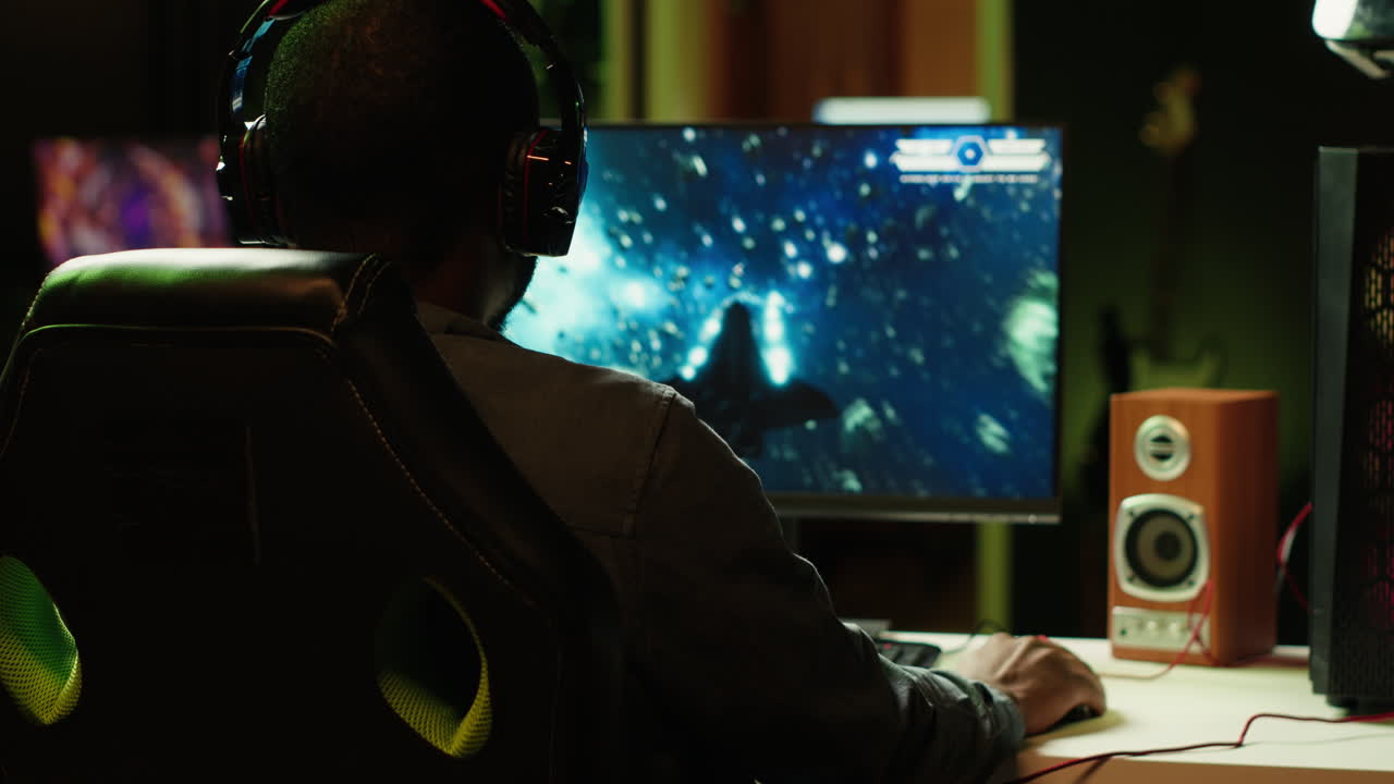 팀 동료들과 대화를 나누고, 우주선을 비행하고, 여가 시간을 즐기고