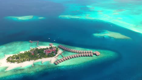 Farbenfrohe-Tropische-Landschaft-Des-Exklusiven-Resorts-Auf-Den-Malediven