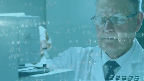 animación de ecuaciones matemáticas sobre científico caucásico que trabaja en el laboratorio