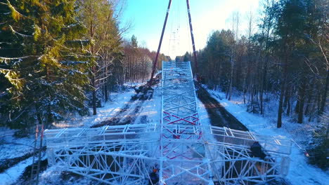 Trabajos-De-Electricidad-En-El-Bosque-De-Invierno.-Líneas-Eléctricas-De-Alta-Tensión.-Torre-De-Electricidad